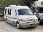 Thumbnail Photo 3 for 2000 Winnebago Rialta 22QD