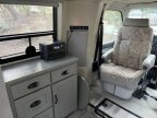 Thumbnail Photo 6 for 2002 Winnebago Rialta