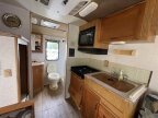 Thumbnail Photo 6 for 2002 Winnebago Vista