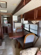 Thumbnail Photo 6 for 2003 Winnebago Journey