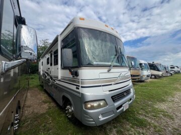 2004 Winnebago Adventurer