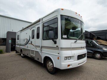2004 Winnebago Sightseer