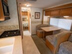 Thumbnail Photo 5 for 2004 Winnebago Sightseer