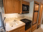 Thumbnail Photo 6 for 2004 Winnebago Sightseer