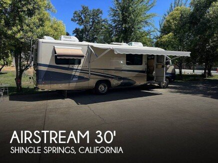 Photo 1 for 2005 Airstream Land Yacht