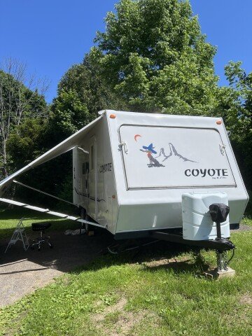 2005 KZ Coyote