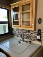 Thumbnail Photo 4 for 2006 Winnebago Adventurer 35A