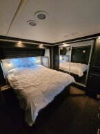 Thumbnail Photo 2 for 2008 Fleetwood Discovery 40X for Sale by Owner