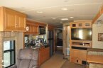 Thumbnail Photo 3 for 2008 Winnebago Adventurer
