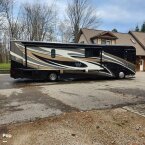 Thumbnail Photo 1 for 2010 Winnebago Journey