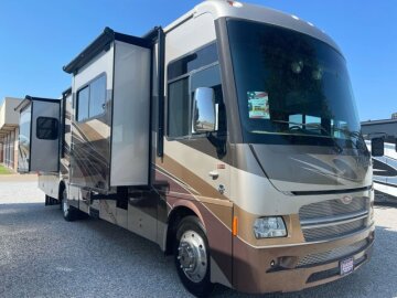 2012 Winnebago Adventurer