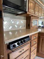 Thumbnail Photo 2 for 2014 Winnebago Adventurer 32H