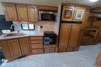 Thumbnail Photo 6 for 2014 Winnebago Vista 35B