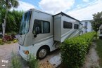 Thumbnail Photo 3 for 2014 Winnebago Vista 35B