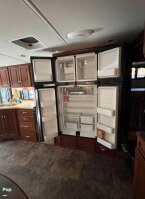 Thumbnail Photo 3 for 2014 Winnebago Vista 35B