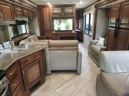Photo 1 for 2015 Holiday Rambler Vacationer 36SBT for Sale by Owner