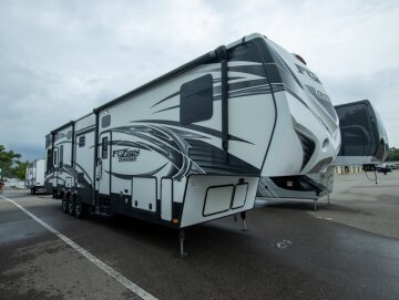 2015 Keystone Fuzion