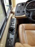 Thumbnail Photo 4 for 2015 Tiffin Allegro Red