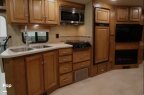 Thumbnail Photo 6 for 2015 Winnebago Vista 35F