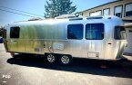 Thumbnail Photo 2 for 2016 Airstream Flying Cloud
