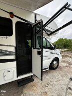 Thumbnail Photo 3 for 2016 JAYCO Melbourne