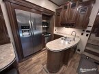Thumbnail Photo 3 for 2016 JAYCO Pinnacle
