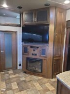 Thumbnail Photo 3 for 2016 Keystone Fuzion 371