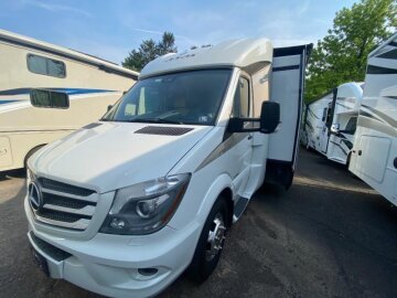 2016 Leisure Travel Vans Unity