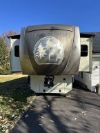 Thumbnail Photo 2 for 2016 Redwood Redwood