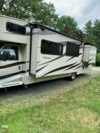 Thumbnail Photo 4 for 2017 Coachmen Leprechaun 319MB