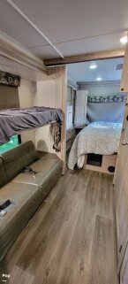 Thumbnail Photo 6 for 2017 Forest River Sunseeker