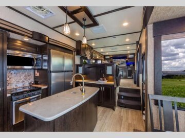 2017 Grand Design Momentum 376TH