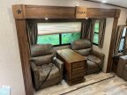 Thumbnail Photo 4 for 2017 Highland Ridge Light