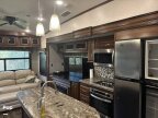 Thumbnail Photo 4 for 2017 JAYCO Pinnacle