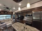 Thumbnail Photo 3 for 2017 JAYCO Pinnacle