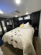 Thumbnail Photo 4 for 2017 JAYCO Seismic