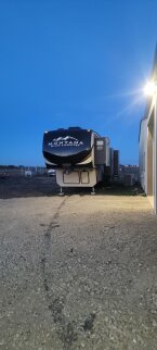 Thumbnail Photo 3 for 2017 Keystone Montana High Country 381TH for Sale by Owner