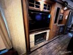 Thumbnail Photo 4 for 2017 Keystone Montana 3721RL