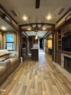 Thumbnail Photo 1 for 2017 Keystone Montana 3661RL