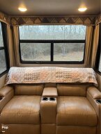 Thumbnail Photo 4 for 2017 Keystone Montana 3661RL