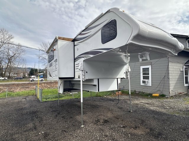 2017 Lance Model 1062