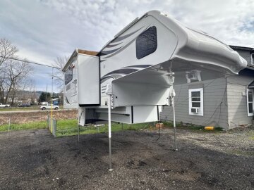 2017 Lance Model 1062