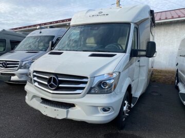2017 Leisure Travel Vans Unity