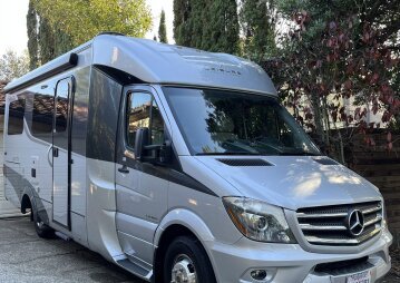 2017 Leisure Travel Vans Unity