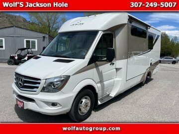 2017 Leisure Travel Vans Unity
