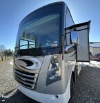 Thumbnail Photo 2 for 2017 Thor Challenger 37YT