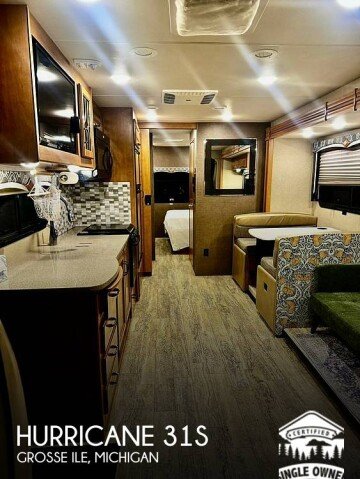 2017 Thor Hurricane 31S