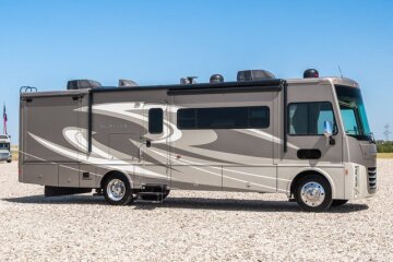 2017 Winnebago Sightseer 33C