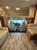Thumbnail Photo 6 for 2017 Winnebago Spirit 31D