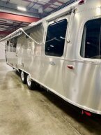 Thumbnail Photo 2 for 2018 Airstream Classic